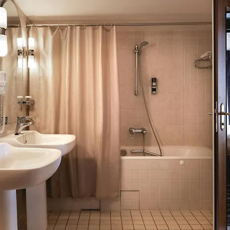 Otel Leonardo 4*